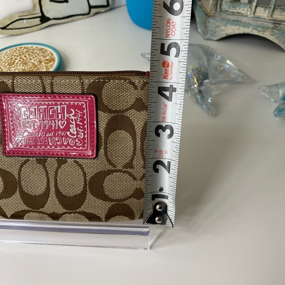 Coach Poppy pink and signature wristlet - Picture 9 of 9
